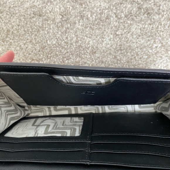 LODIS cross body or clutch handbag. - Picture 5 of 7